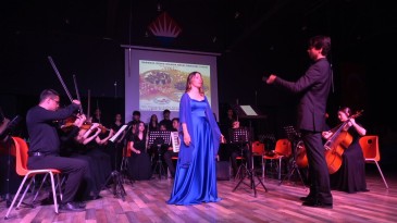 AYVALIK’TA GÜZEL SANATLAR LİSESİ ODA ORKESTRASI VE KOROSUNDAN MÜTHİŞ KONSER