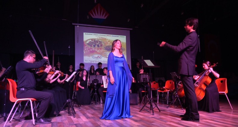 AYVALIK’TA GÜZEL SANATLAR LİSESİ ODA ORKESTRASI VE KOROSUNDAN MÜTHİŞ KONSER