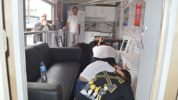 AYVALIK’TA “DEPREM SİMÜLASYON TIRI” BİLİNÇLENDİRDİ