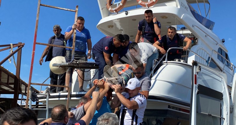 LÜKS YATIN BAKIM ONARIMI SIRASINDA GÜVERTEDEN MOTOR KISMINA DÜŞEN VATANDAŞ YARALANDI