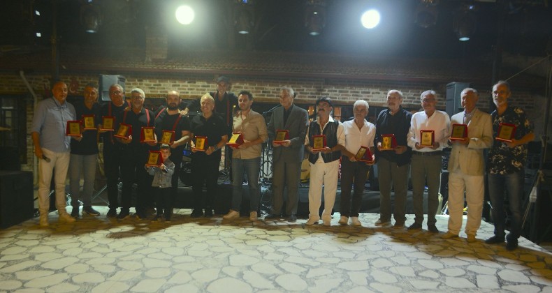 AYVALIK’TA UNUTULMAYAN SAHNE SANATÇILARINA 51. YIL ONUR ÖDÜLÜ
