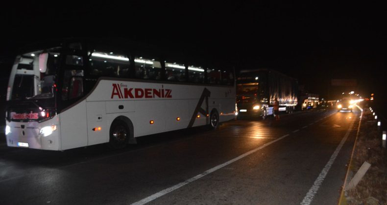 AYVALIK’TA KIRMIZI IŞIKTA ZİNCİRLEME KAZA; 1 KİŞİ ÖLDÜ 3 KİŞİ YARALANDI
