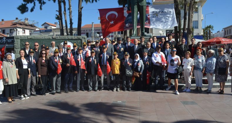 AYVALIK’TA GAZİLER GÜNÜ’NDE ŞEHİT VE GAZİLER UNUTULMADI
