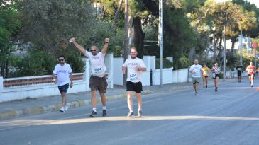 AYVALIK’TA ULUSLARARASI YARI MARATON START ALDI