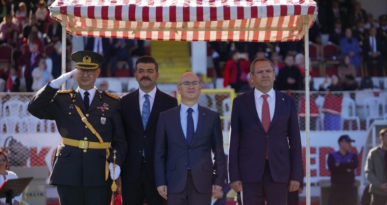 AYVALIK’TA “CUMHURİYET” COŞKUSU