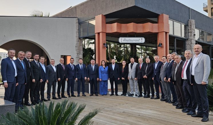 AK PARTİ BALIKESİR İL VE İLÇE BAŞKANLARI AYVALIK’TA BULUŞTU