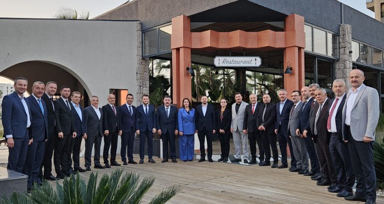 AK PARTİ BALIKESİR İL VE İLÇE BAŞKANLARI AYVALIK’TA BULUŞTU