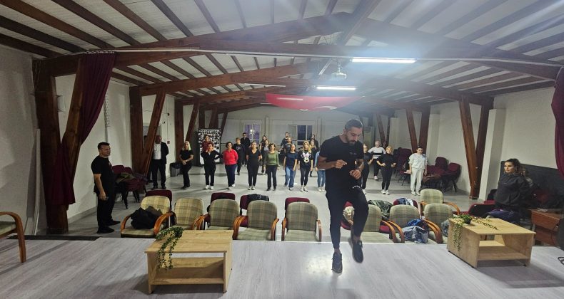 AYVALIK’TA ÖĞRETMENLERDEN RİTİM YOLCULUĞU