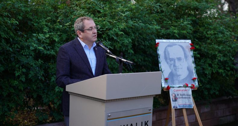 AYVALIK’TA UĞUR MUMCU UNUTULMADI