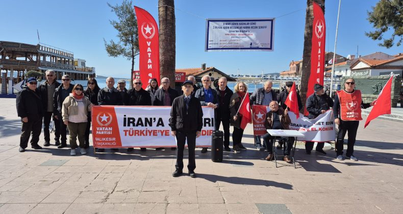 AYVALIK’TA VATAN PARTİLİLER İRAN İÇİN MEYDANA İNDİ