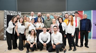 GÖMEÇ’TE TİYATRO GÜNLERİ COŞKUYLA SONA ERDİ