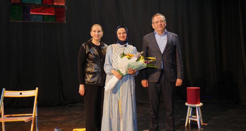 AYVALIK KADIN OYUNLARI FESTİVALİ ALTINCI KEZ PERDELERİNİ AÇTI