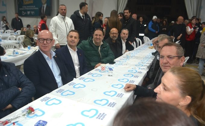 AYVALIK’TA BÜYÜKŞEHİR BELEDİYESİ’NDEN DEV İFTAR