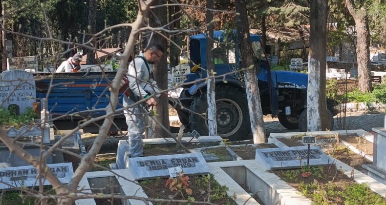 AYVALIK’TA KABRİSTANLAR BAYRAM ZİYARETİNE HAZIR