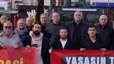 AYVALIK’TA DEMOKRASİ VURGUSU