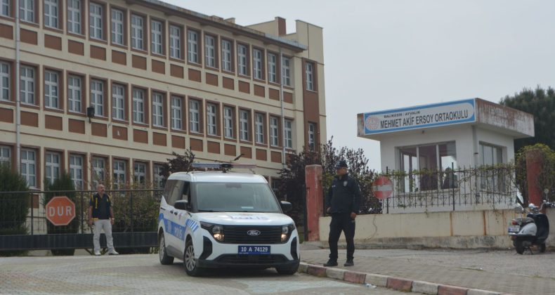 AYVALIK POLİSİ OKULLARDAKİ GÜVENLİK ÖNLEMLERİNİ ARTTIRDI