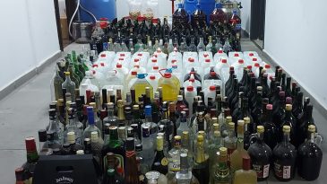AYVALIK POLİSİNDEN KAÇAK İÇKİ VE UYUŞTURUCU OPERASYONU