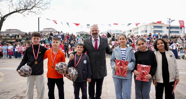 GÖMEÇ’TE 23 NİSAN COŞKUSU