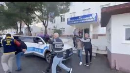 AYVALIK POLİSİNDEN SAĞANAK YAĞMUR ALTINDA GÖÇMEN OPERASYONU